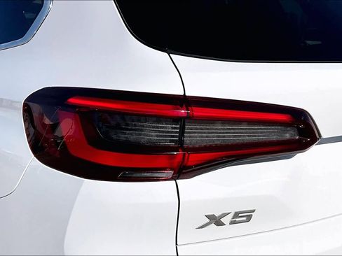 Used 2021 BMW X5 sDrive40i w/ Premium Package image 28
