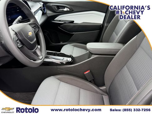 Used 2025 Chevrolet Trax LT FWD image 16
