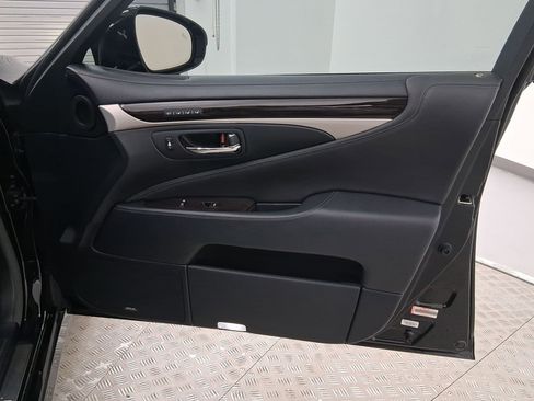 Used 2014 Lexus LS 460 w/ Comfort Package image 33