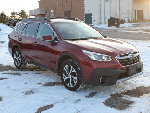 Used 2022 Subaru Outback Limited image 3