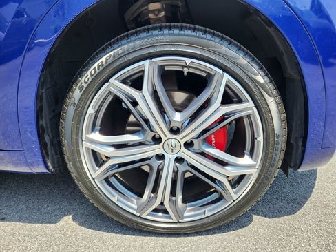 Used 2023 Maserati Levante GranLusso AWD/4WD image 7