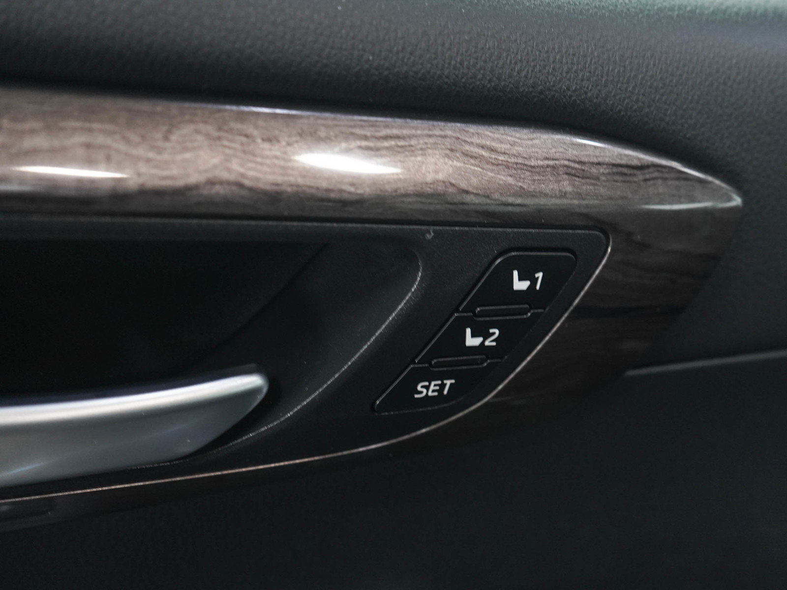 Used 2025 Toyota Highlander Platinum AWD/4WD image 24