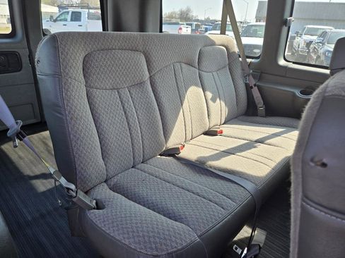 Used 2006 GMC Savana 1500 Passenger image 35