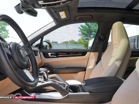 Used 2019 Porsche Cayenne Turbo w/ Premium Plus Package AWD/4WD image 20