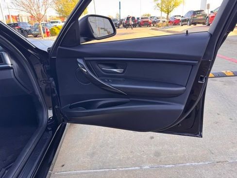 Used 2018 BMW 320i xDrive Sedan image 17