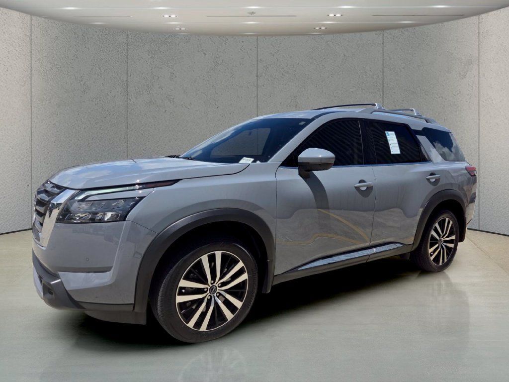 Used 2025 Nissan Pathfinder Platinum w/ Cargo Package FWD image 9