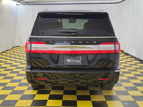 Used 2019 Lincoln Navigator Reserve image 4