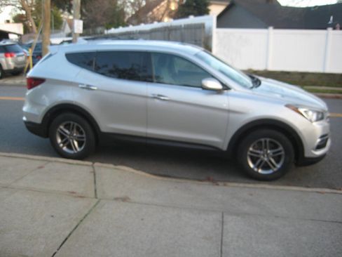 Used 2017 Hyundai Santa Fe Sport image 4