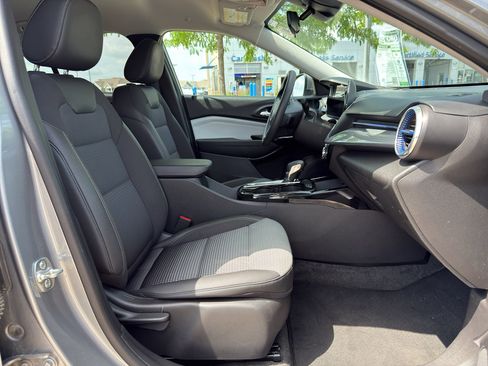 Used 2025 Chevrolet Trax LT FWD image 34