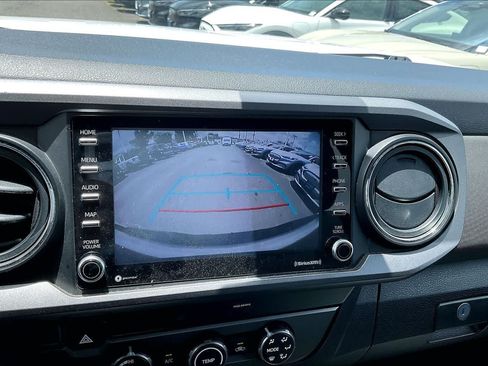 Used 2020 Toyota Tacoma TRD Off-Road w/ Technology Package AWD/4WD image 26