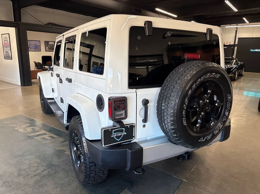 Used 2015 Jeep Wrangler Unlimited Sahara w/ Connectivity Group AWD/4WD image 8