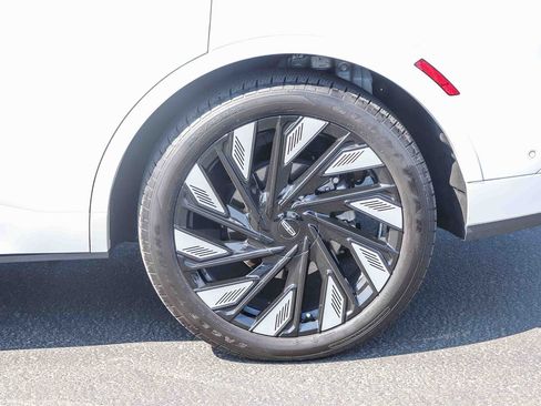 Used 2024 Lincoln Nautilus Black Label w/ Jet Appearance Package (87T) AWD/4WD image 8