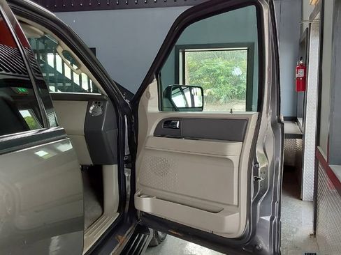 Used 2014 Ford Expedition XLT w/ Leather Seating Package AWD/4WD image 13