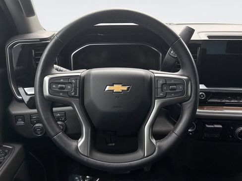 Used 2022 Chevrolet Silverado 1500 LT AWD/4WD image 12