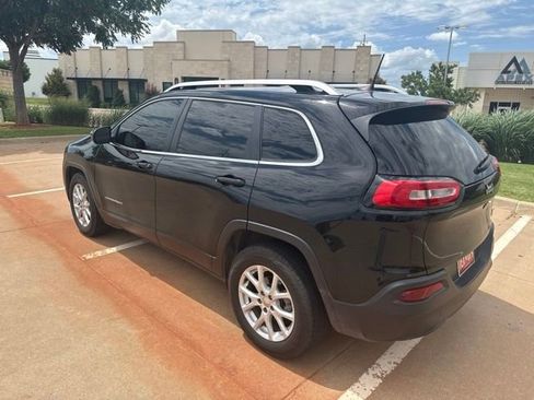 Used 2018 Jeep Cherokee Latitude FWD image 5
