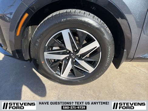 Used 2021 Kia Sorento S image 11