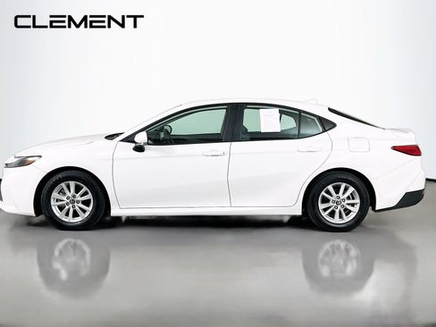 Used 2025 Toyota Camry LE w/ Convenience Package FWD image 5
