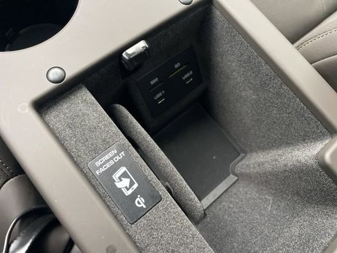 Certified 2025 Porsche Macan image 33