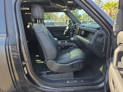 Used 2023 Land Rover Defender 90 V8 image 7