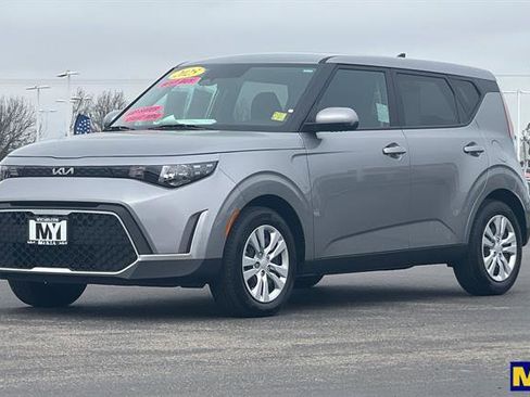 Used 2025 Kia Soul LX image 8