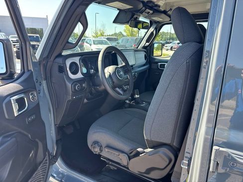 Used 2024 Jeep Wrangler Unlimited AWD/4WD image 36