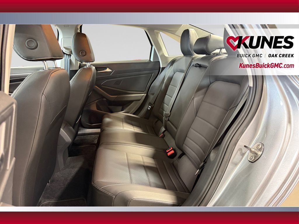 Used 2024 Volkswagen Jetta SE FWD image 34