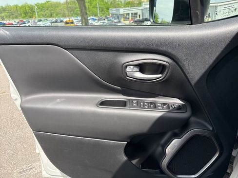 New 2023 Jeep Renegade Latitude image 17