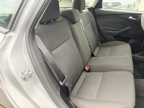 Used 2018 Ford Focus SE w/ Cold Weather Package FWD image 18