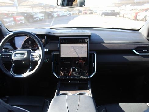 Used 2024 GMC Acadia Denali image 26