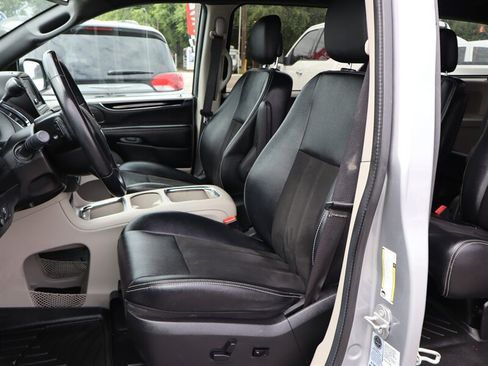 Used 2019 Dodge Grand Caravan SXT FWD image 26