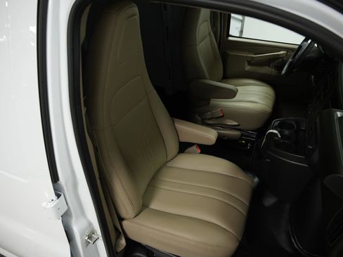 New 2026 GMC Savana 2500 Extended RWD image 18