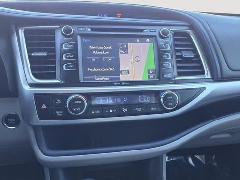 Used 2014 Toyota Highlander XLE image 19