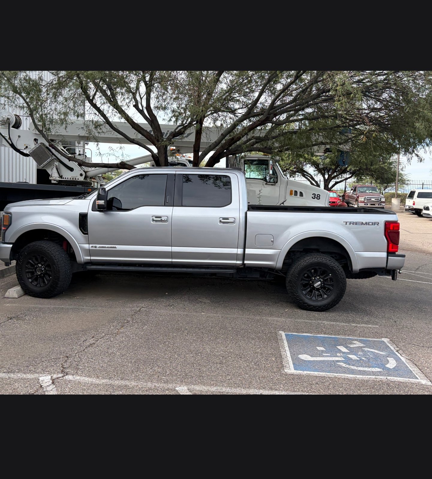 Used 2022 Ford F350 Lariat w/ Tremor Off-Road Package AWD/4WD image 1