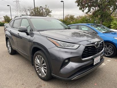 Used 2023 Toyota Highlander Platinum