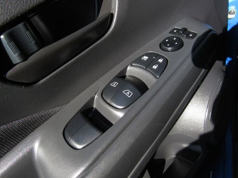 Used 2025 Nissan Kicks Play S image 21