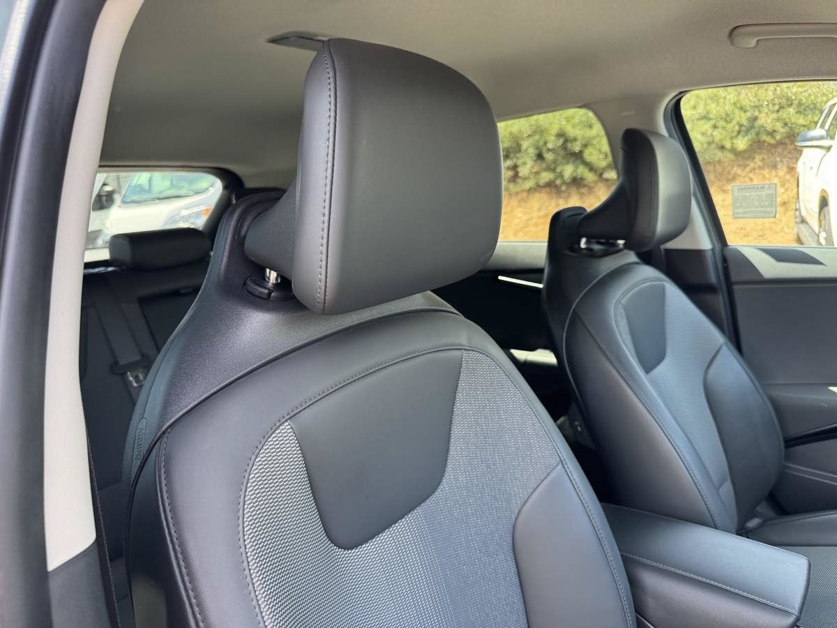 Used 2023 Kia Niro Wind FWD image 16