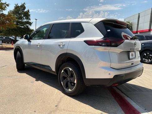 Used 2025 Nissan Rogue SV AWD/4WD image 8