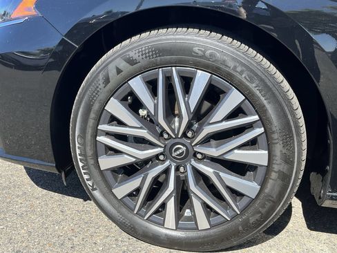 Used 2025 Nissan Altima 2.5 SV FWD image 29