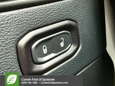 Used 2019 Jeep Wrangler Unlimited Sahara AWD/4WD image 20
