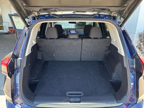 Used 2025 Nissan Rogue SV FWD image 33