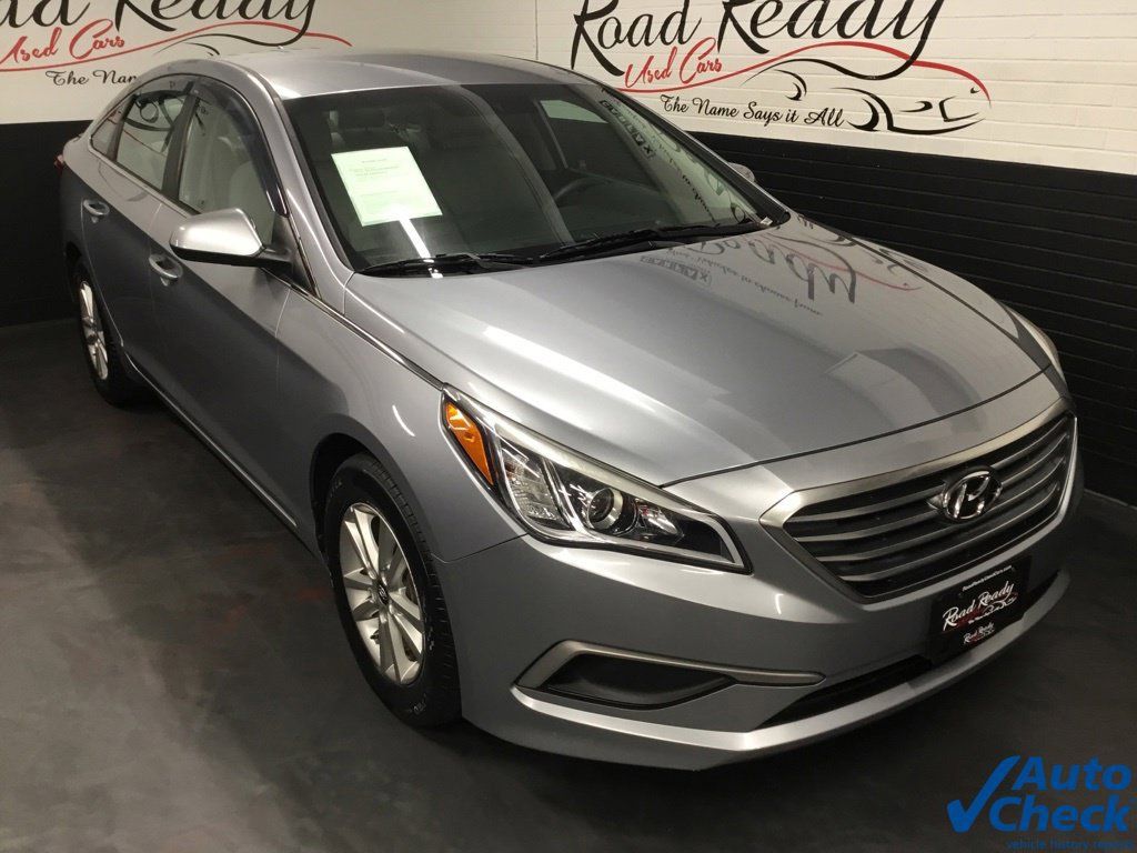 Used 2017 Hyundai Sonata SE FWD image 2