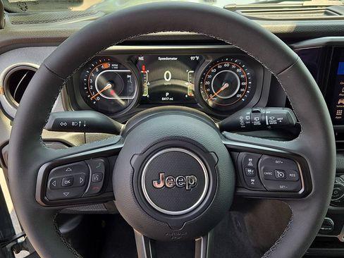Certified 2025 Jeep Wrangler Unlimited Sport AWD/4WD image 18