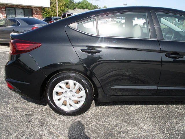 Used 2020 Hyundai Elantra SE FWD image 12
