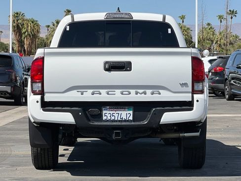 Used 2018 Toyota Tacoma TRD Sport w/ Technology Package RWD image 4