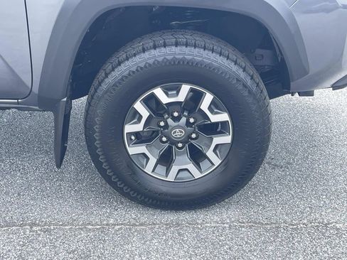 Used 2019 Toyota Tacoma TRD Off-Road w/ Technology Package AWD/4WD image 10