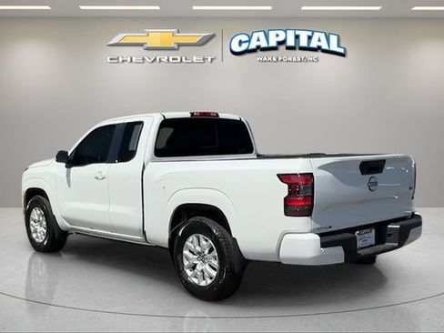 Used 2024 Nissan Frontier SV w/ SV Convenience Package RWD image 3
