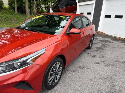 Used 2023 Kia Forte LXS w/ LXS Technology Package FWD image 2