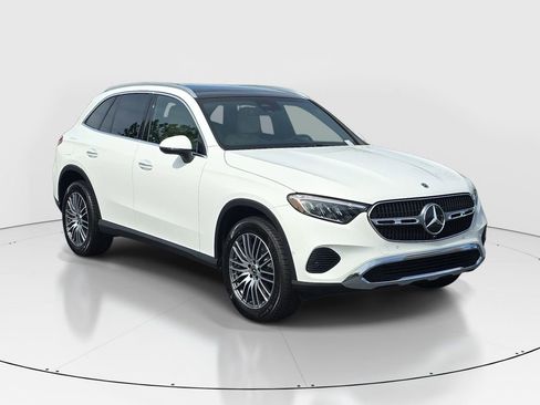 Used 2025 Mercedes-Benz GLC 300 image 3