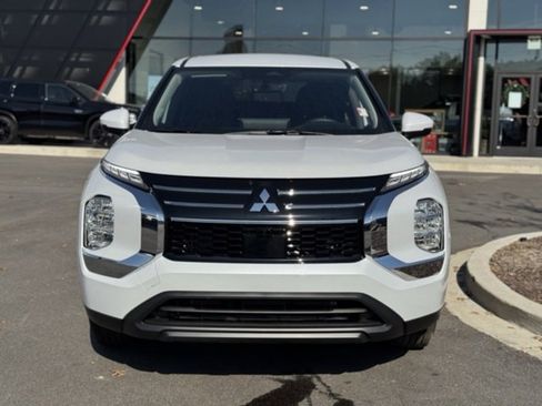 New 2025 Mitsubishi Outlander ES image 5