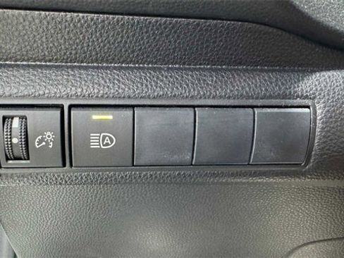 Used 2020 Toyota Corolla LE image 18